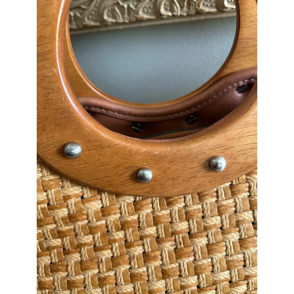Fossil Vintage style Woven Straw Bag, Boho-Chic Wooden Handles, Resort Style” - Picture 4 of 11